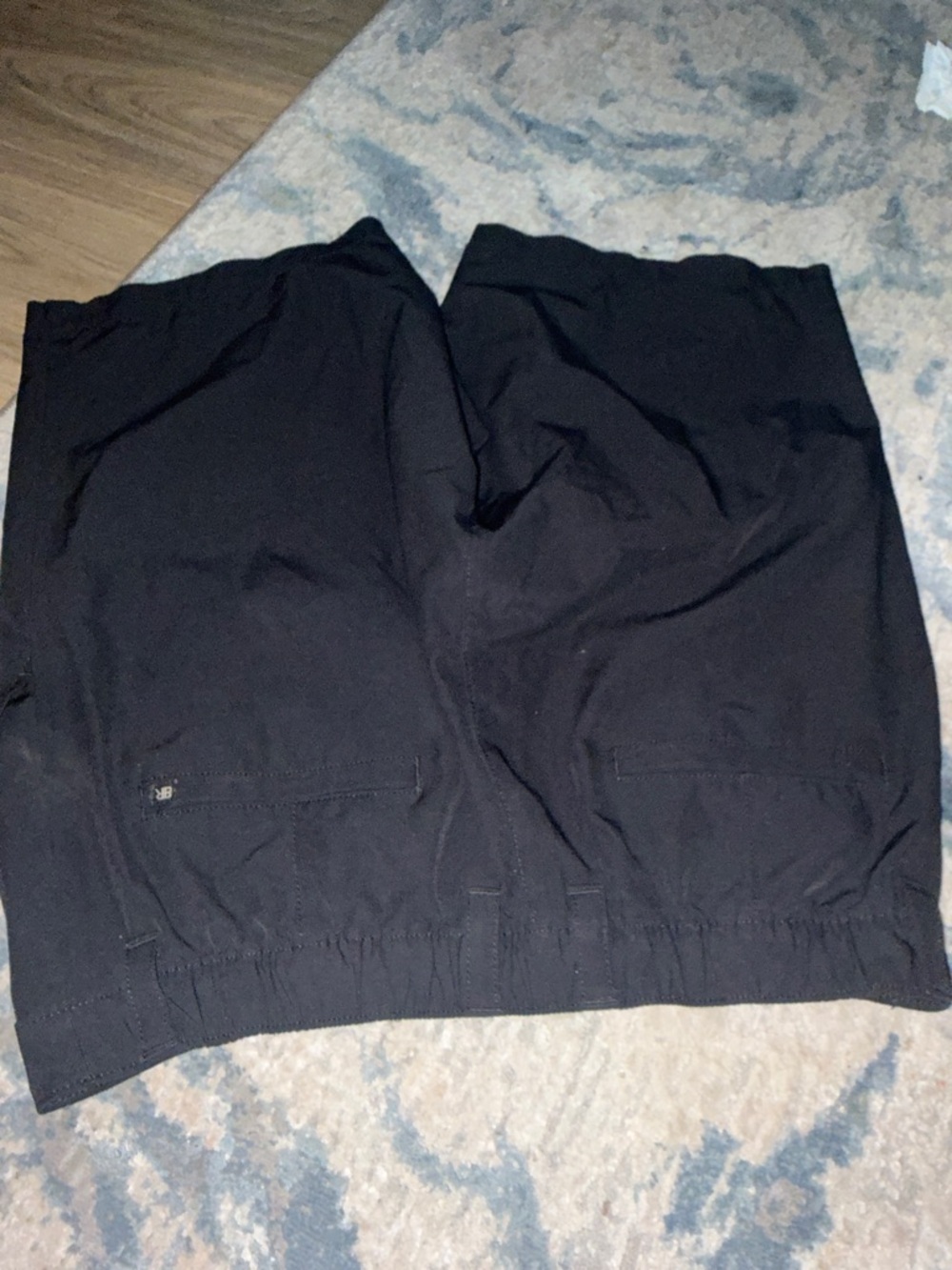 Banana Republic Black Flat-Front Stretch Men's Shorts - Picture 3 of 3